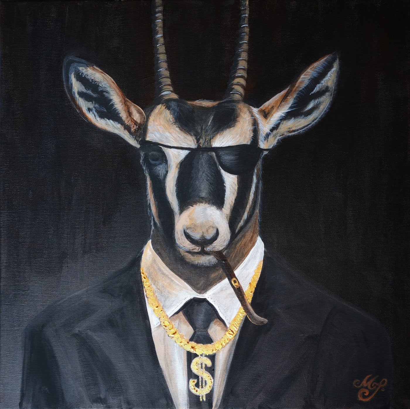 Cartel, portret antilope sa naočarima za sunce, tamnim odelom i zlatnim lancem.